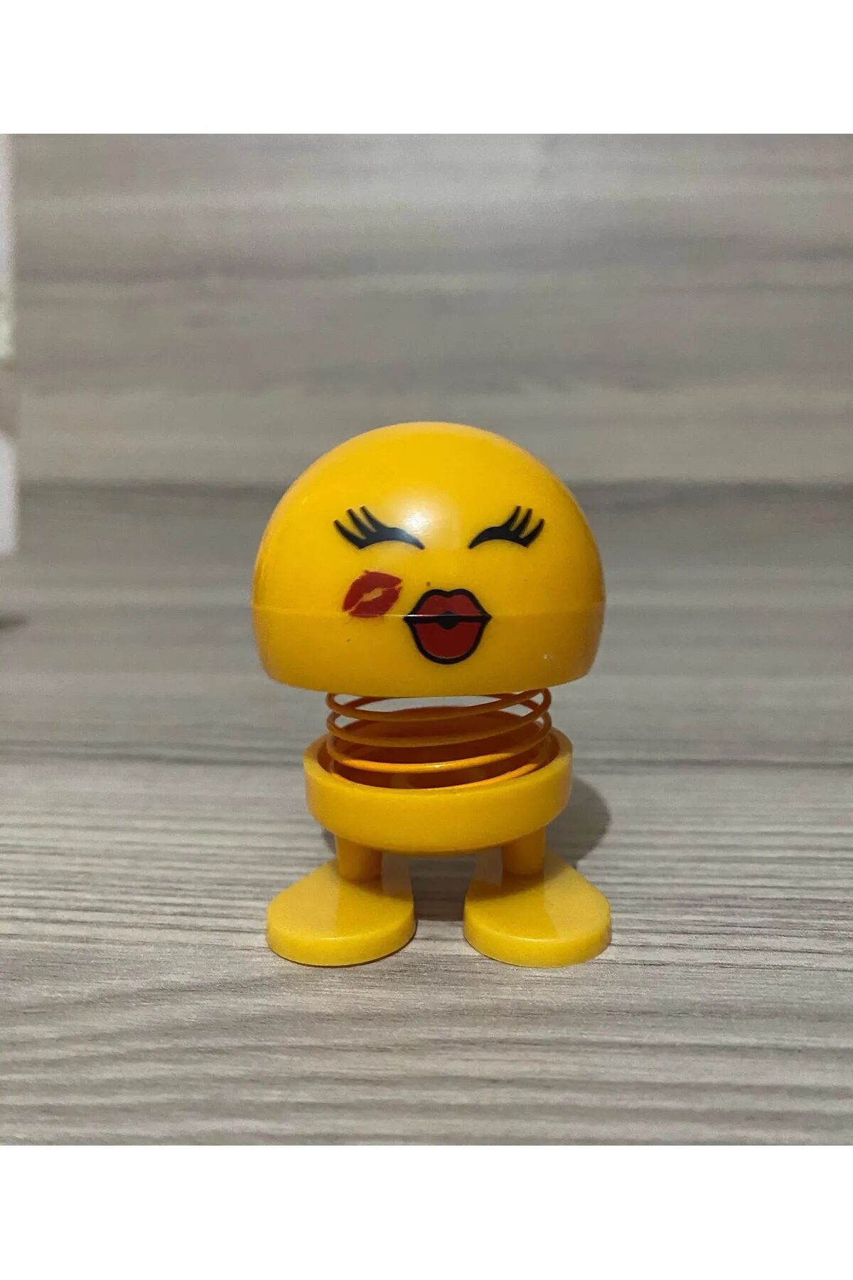 Zıp Zıp Emoji Öpücük