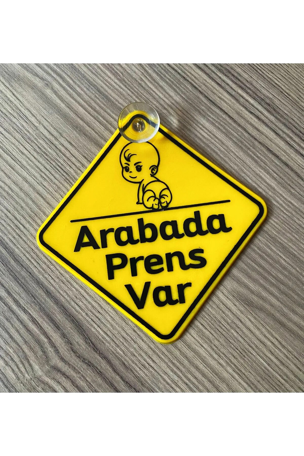 Arabada Prens Var Kare Dekor Plaka Vantuzlu