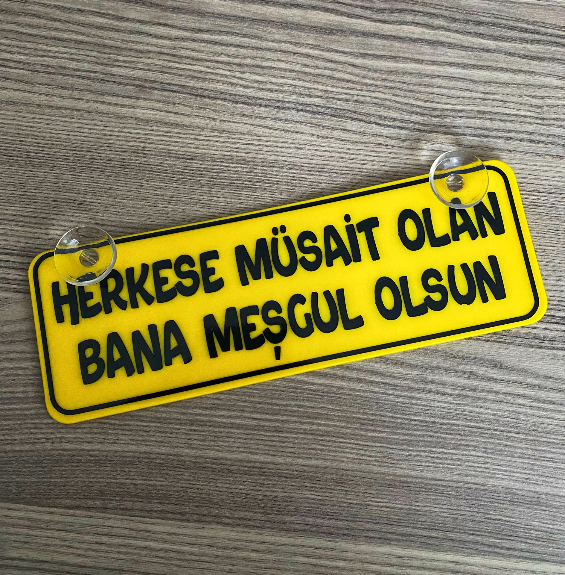 Herkese Müsait Olan Bana Meşgul Olsun Dekor Plaka Vantuzlu
