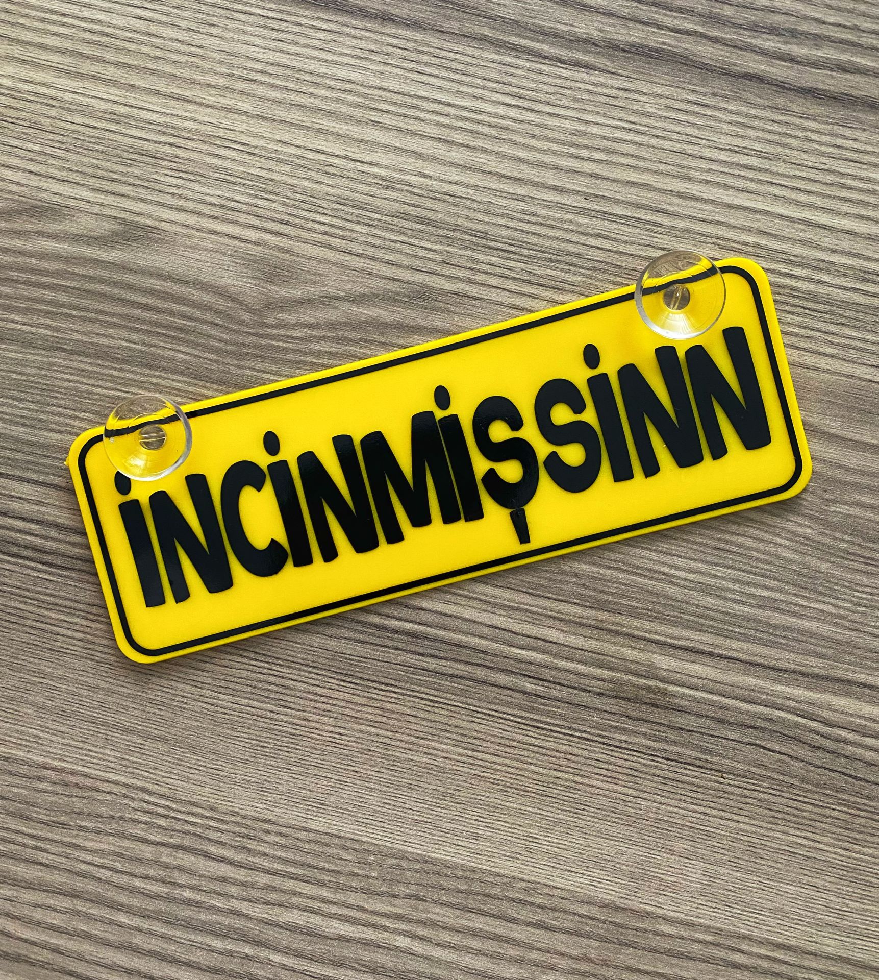İncinmişsin Dekor Plaka Vantuzlu